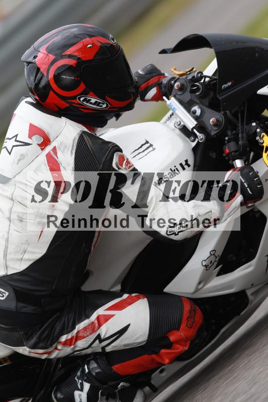 Archiv-2022/13 25.04.2022 Plüss Moto Sport ADR/Freies Fahren/backside